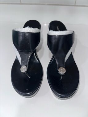 BCBGeneration Black Queenie Thong Wedge Sandals Heels Size 9M